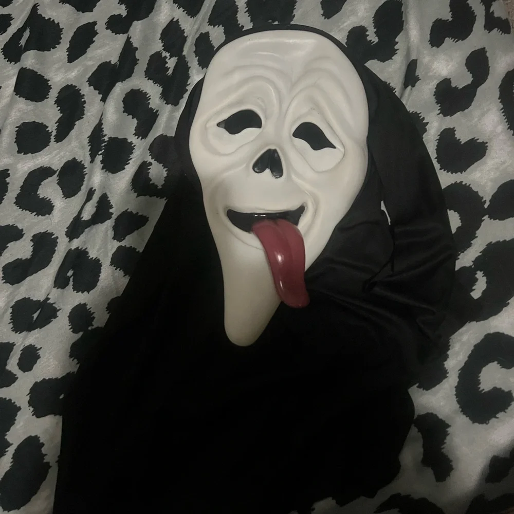 Scary Movie 2 Chillin Killin Mask - Picture 1 of 5